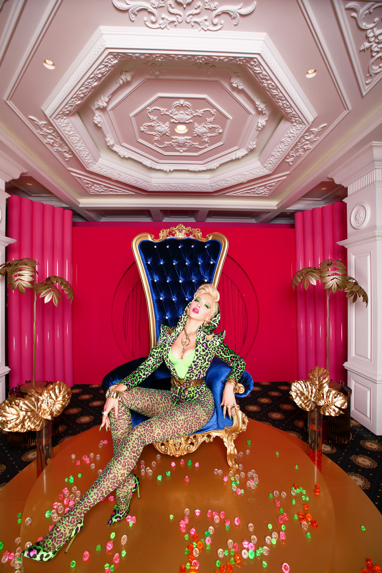 Екзотична кішечка: Оля Полякова блищить у новій відеороботі в зухвалому образі